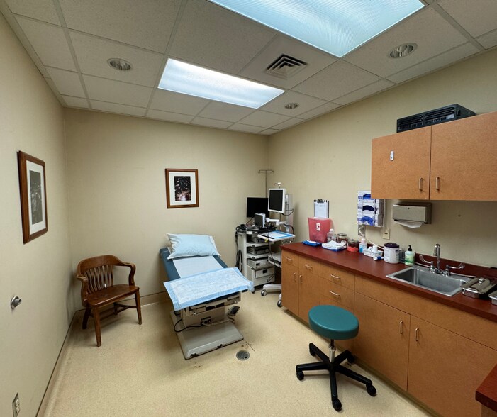 More Photos Of 641 Saint Andrews Blvd, Charleston Medical For Sale