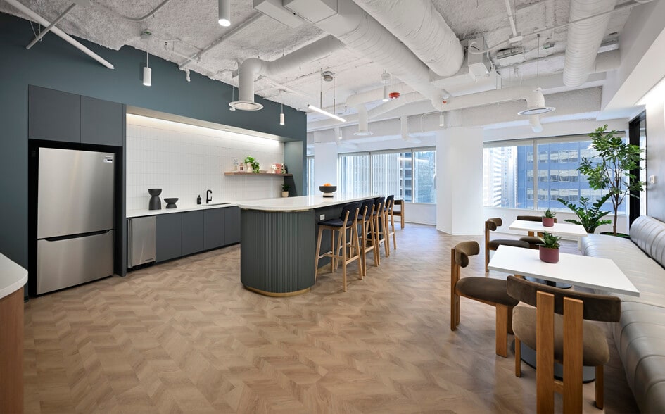 More Photos Of 200 S Wacker Dr, Chicago Office For Lease