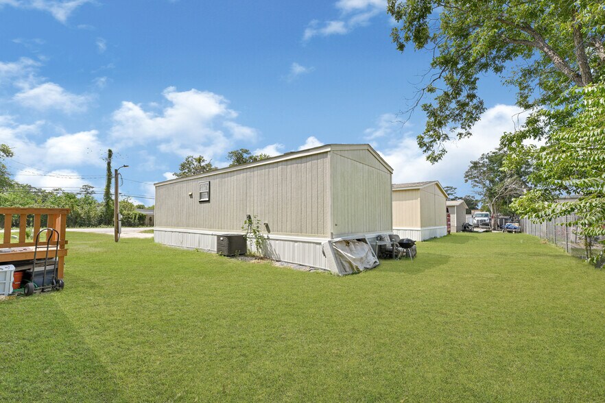 More Photos Of 8502 C E King Pky, Houston Apartments For Sale