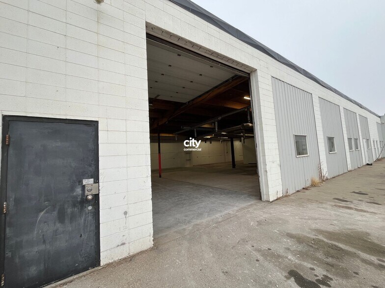 More Photos Of 7620 Yellowhead Trl NW, Edmonton Warehouse For Lease