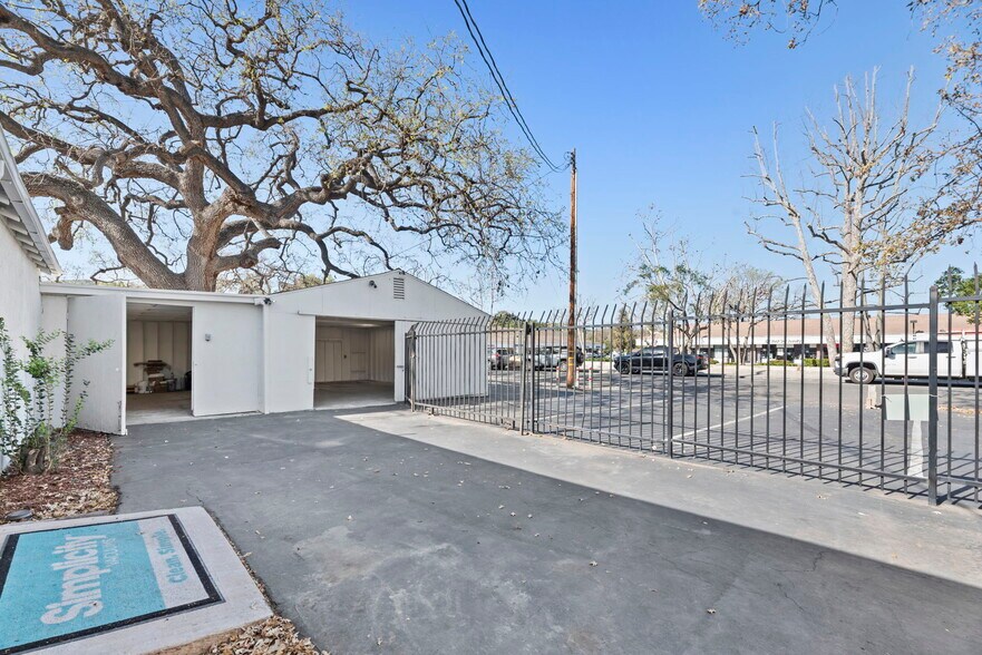 More Photos Of 2974 E Thousand Oaks Blvd, Thousand Oaks Storefront For Lease