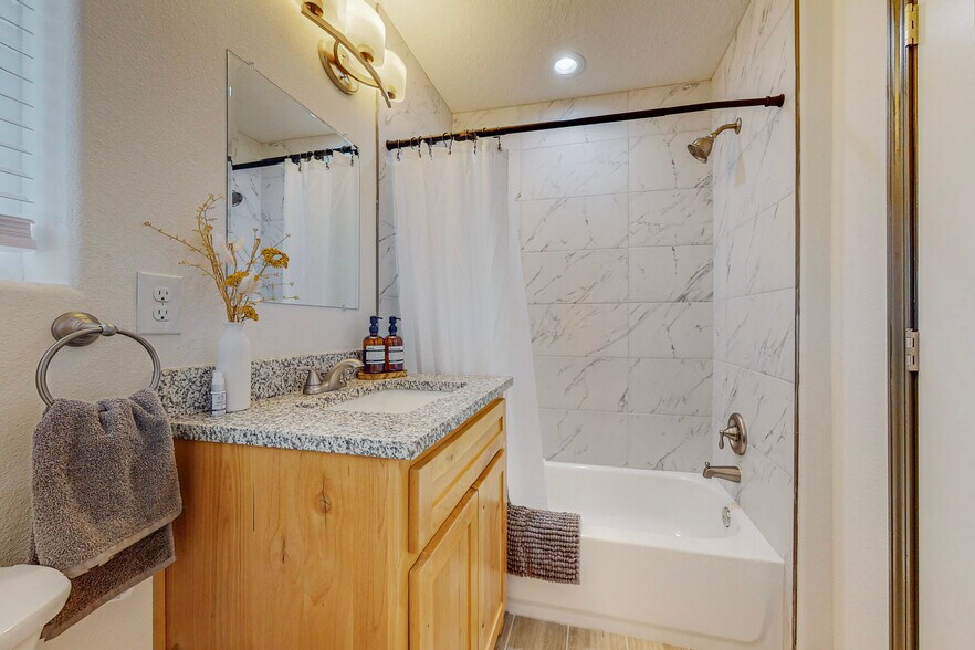 More Photos Of 615 Iron Ave SW, Albuquerque Apartments For Sale