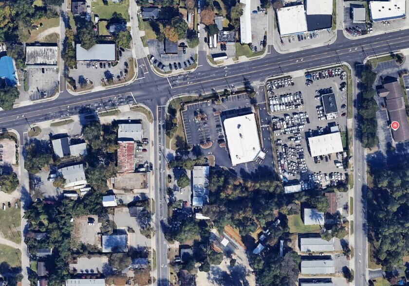 More Photos Of 18 Covil Ave, Wilmington Showroom For Lease