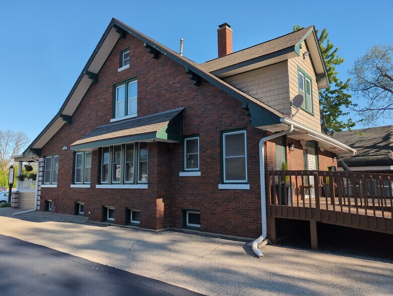 More Photos Of 417 N Hough St, Barrington Medical For Sale