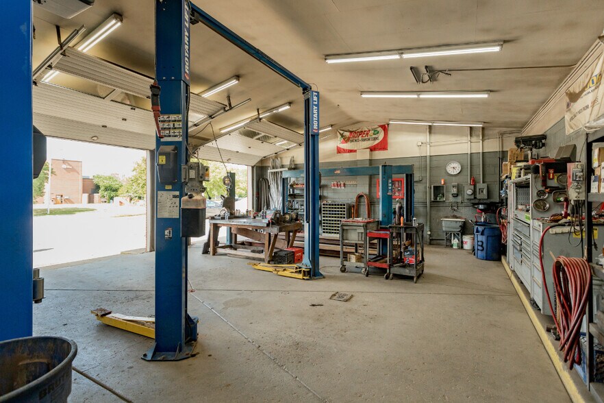 More Photos Of 34655 E Michigan Ave, Wayne Auto Repair For Sale