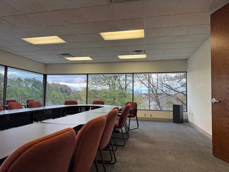 More Photos Of 2707 Buford Hwy, Atlanta Office For Lease