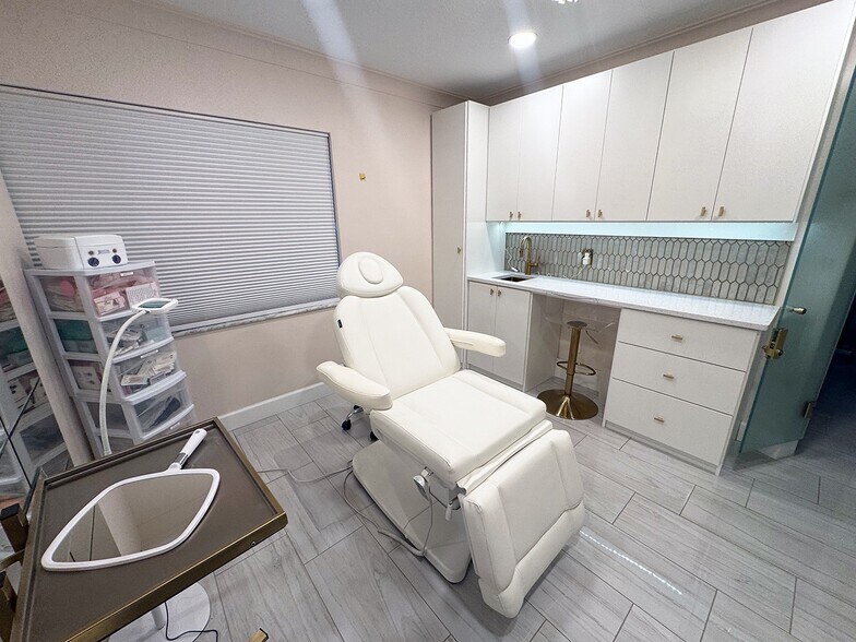 More Photos Of 2200 49th St N, Saint Petersburg Medical For Sale