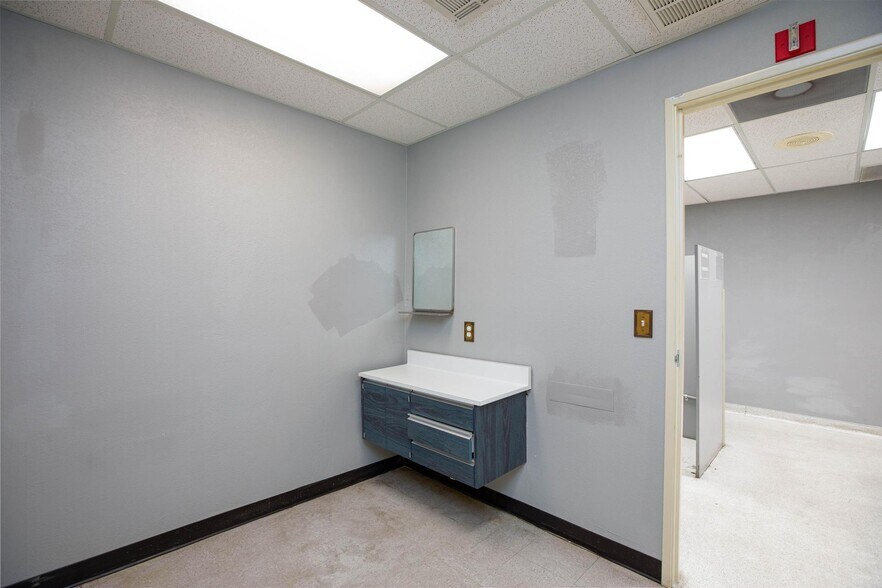 More Photos Of 872 E Sahara Ave, Las Vegas Medical For Lease