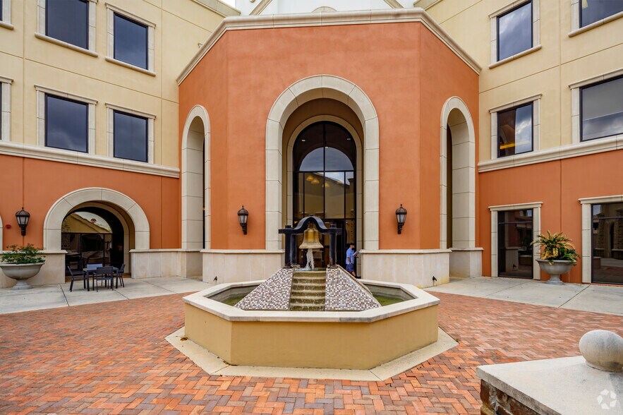 More Photos Of 1826 N Loop 1604 W, San Antonio Office For Lease