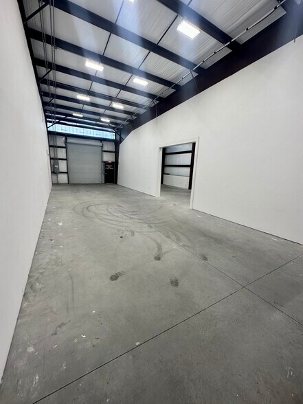 More Photos Of 420 Brandam Ln, Charleston Warehouse For Lease