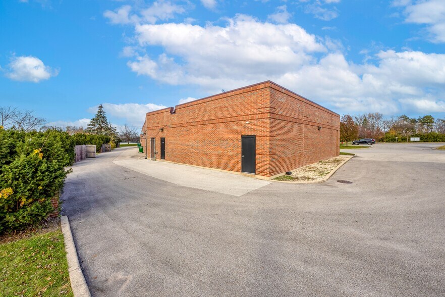 More Photos Of 820 Wheeling Rd, Wheeling General Retail For Sale