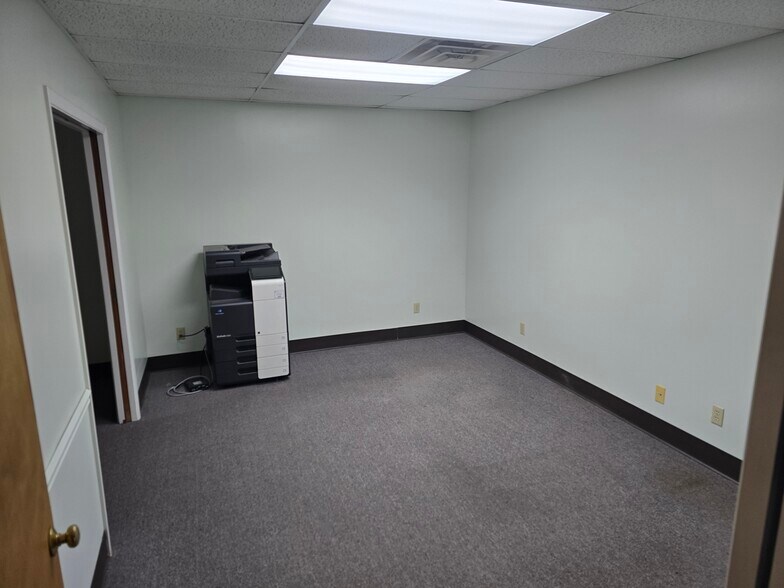 More Photos Of 157 Concord Plaza Shopping Ctr, Saint Louis General Retail For Lease