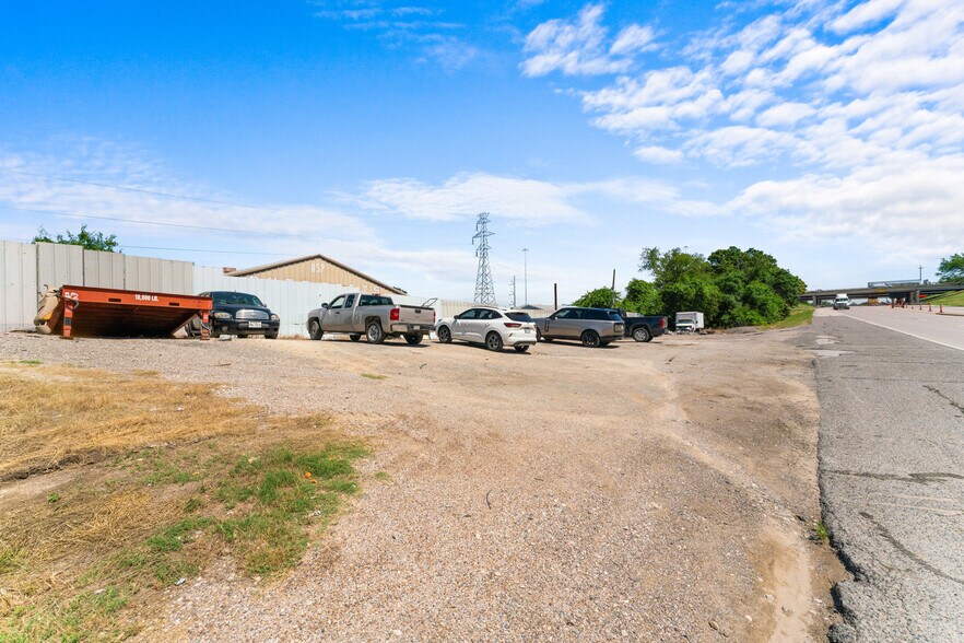 More Photos Of 10466 Central Expy, Dallas Auto Salvage Facility For Sale