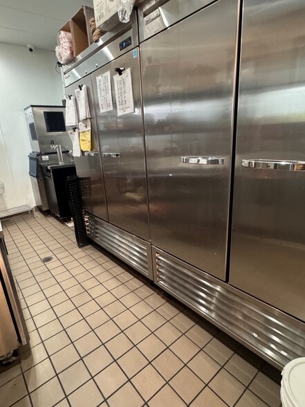 More Photos Of 7862 Warner Ave, Huntington Beach General Retail For Lease
