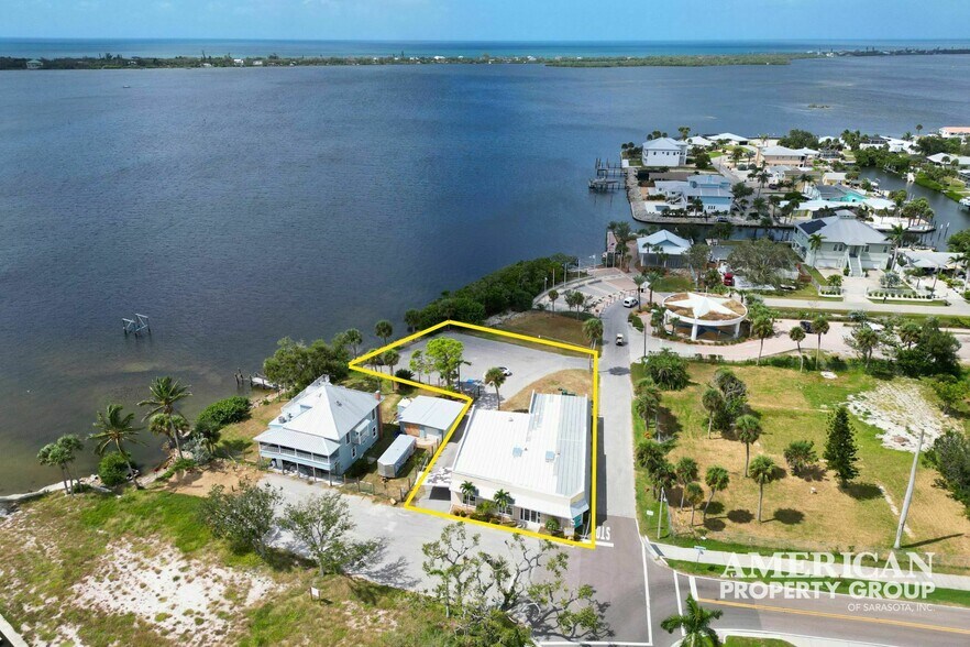 More Photos Of 2 Buchans Lndg, Englewood Funeral Home For Lease