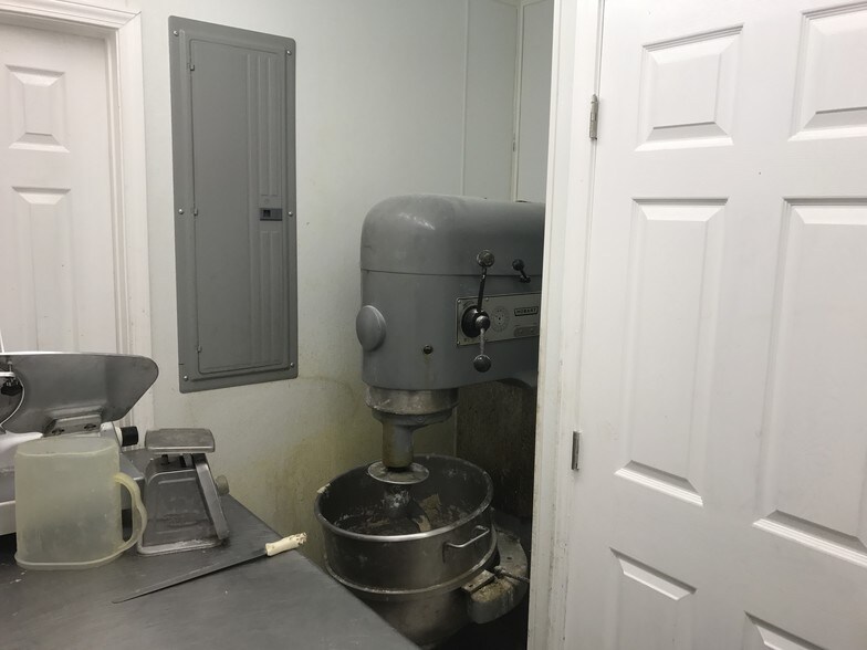 More Photos Of 27-29 Lee St, Jonesboro Storefront For Sale