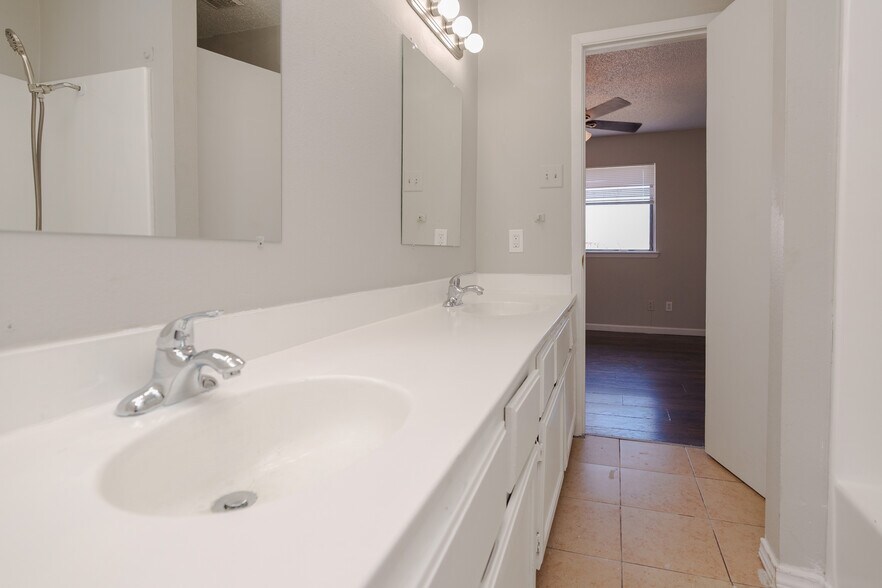 More Photos Of 2813 Wimbledon Ct, Garland Apartments For Sale