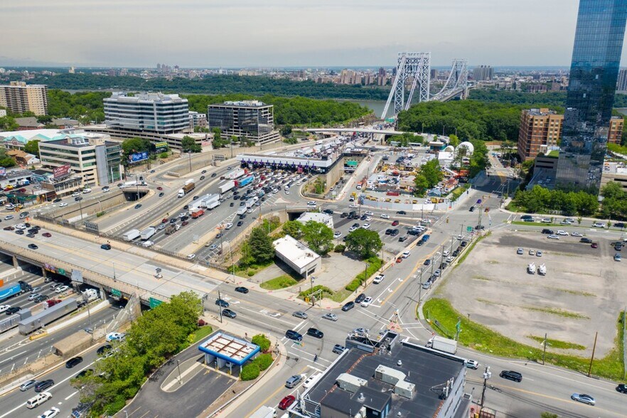 More Photos Of 2088 Lemoine Ave, Fort Lee General Retail For Lease