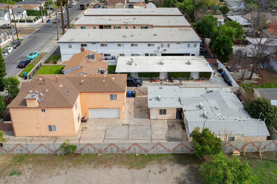 More Photos Of 14646 Kittridge St, Van Nuys Apartments For Sale