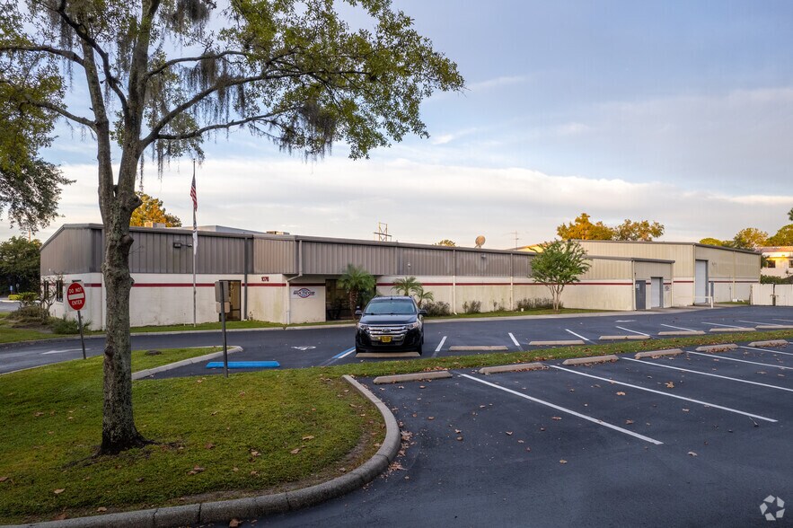 More Photos Of 1076 Florida Central Pky, Longwood Warehouse For Lease