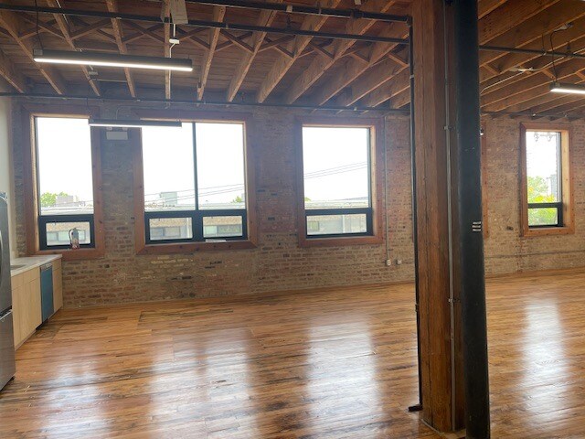 More Photos Of 2130-2140 W Fulton St, Chicago Flex For Lease