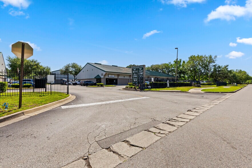 More Photos Of 3653 Regent Blvd, Jacksonville Warehouse For Sale