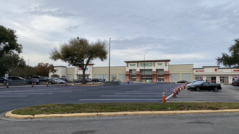 More Photos Of 3317 Lithia Pinecrest Rd, Valrico Unknown For Lease