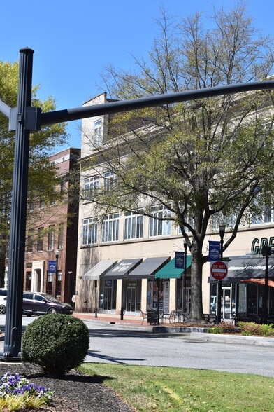 Primary Photo Of 15 W 11th St, Columbus Storefront Retail Residential For Lease