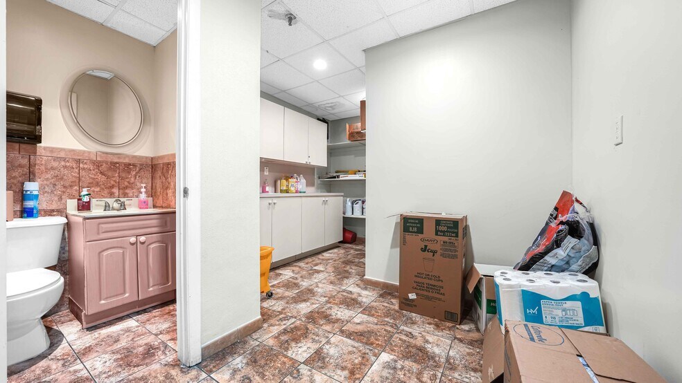 More Photos Of 7450 NW 41st St, Miami Manufacturing For Sale
