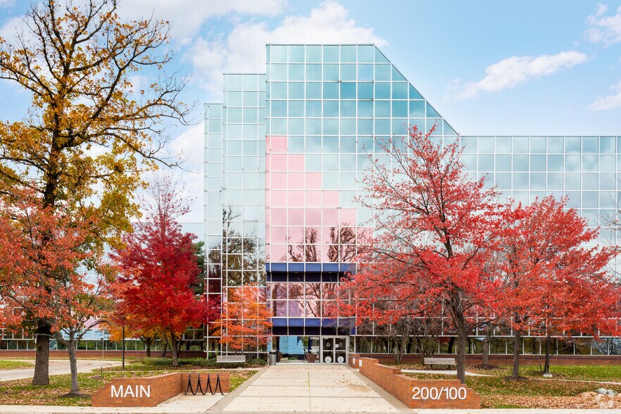 More Photos Of 200 Galleria Officentre, Southfield Office For Lease