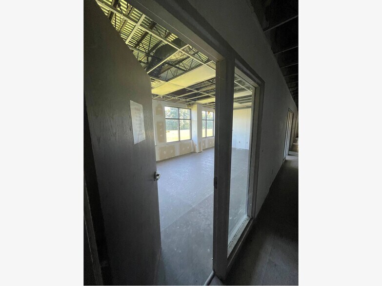 More Photos Of 901 E Main St, Warsaw Warehouse For Lease