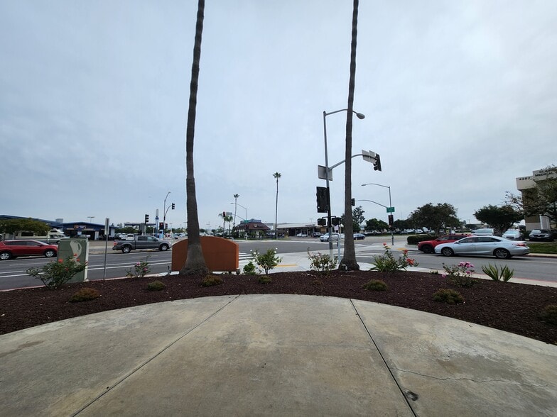 More Photos Of 4310-4340 Genesee Ave, San Diego Unknown For Lease