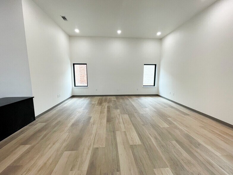 More Photos Of 6905 Alcove Ave, Lubbock Office For Lease