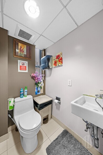 More Photos Of 104-110 E 40th St, New York Medical For Sale