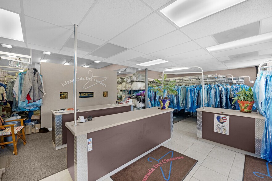 More Photos Of 89015 Overseas Hwy, Tavernier Office For Sale