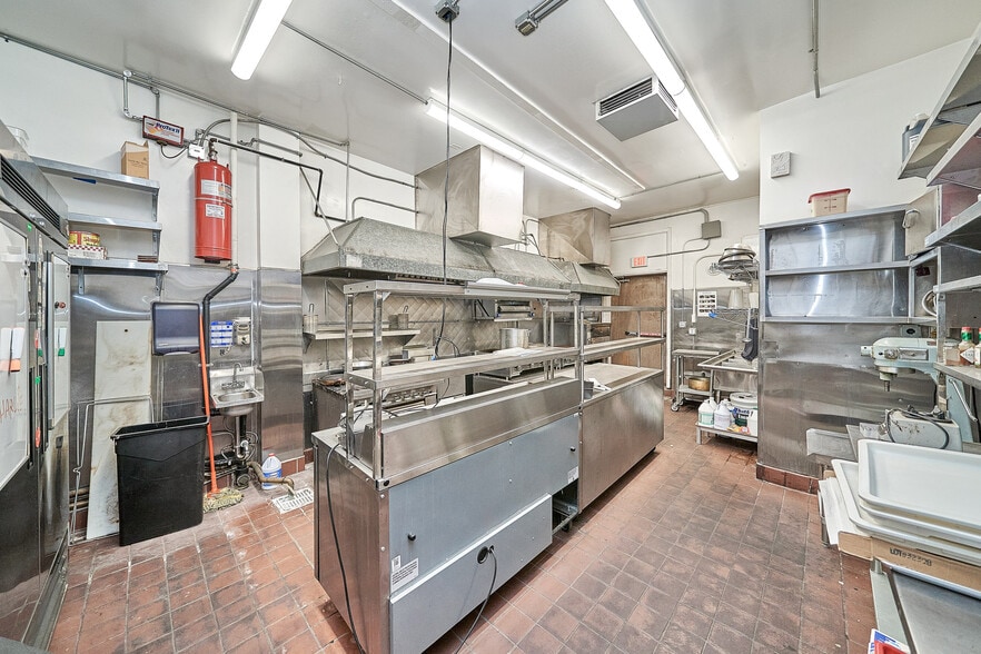 More Photos Of 1076-1080 S Fairfax Ave, Los Angeles Restaurant For Sale