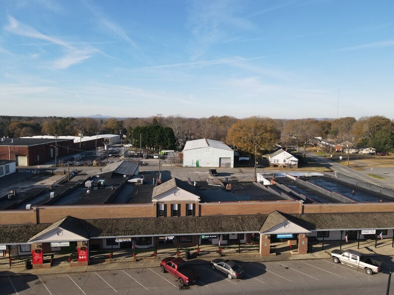More Photos Of 100-112 S Main St, Stanley Unknown For Lease