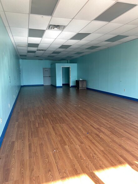 More Photos Of 400 Westgate Rd, Scott Unknown For Lease