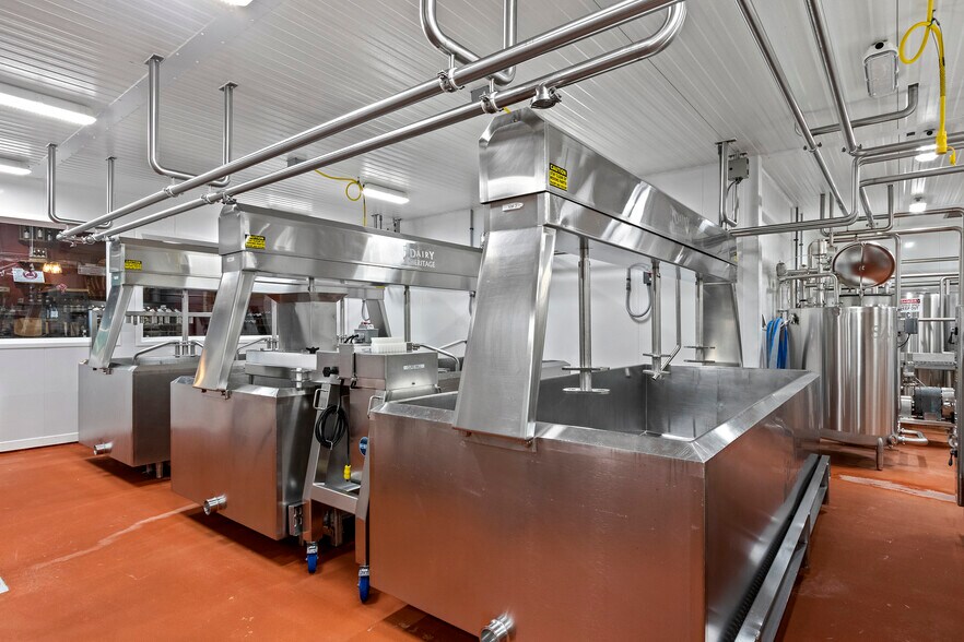 More Photos Of 8103 WI-42 Hwy, Egg Harbor General Retail For Sale