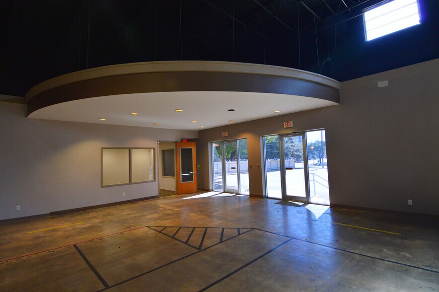 More Photos Of 202 NE Loop 410, San Antonio Flex For Lease