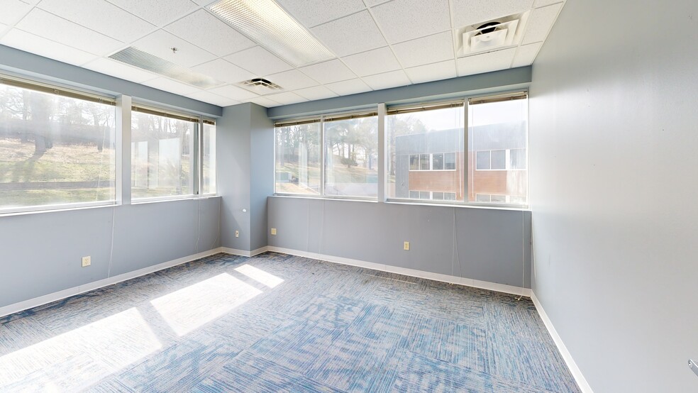 More Photos Of 5506 Walsh Ln, Rogers Office For Lease