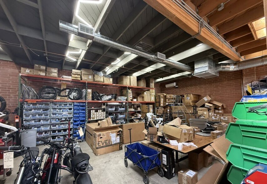 More Photos Of 2643 Fairfax Ave, Culver City Light Distribution For Lease