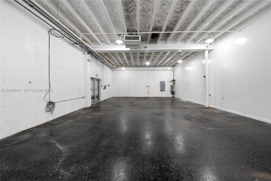 More Photos Of 2585 NW 21st Ter, Miami Warehouse For Lease