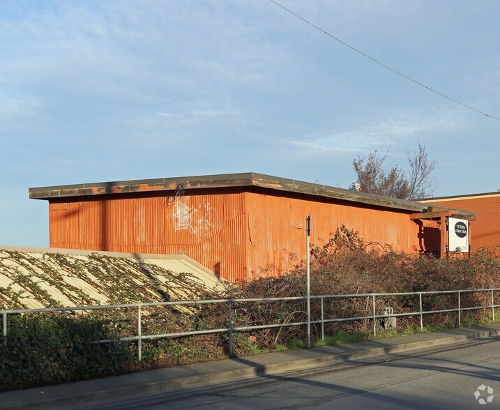 Primary Photo Of 1908 Store St, Victoria Manufacturing For Lease