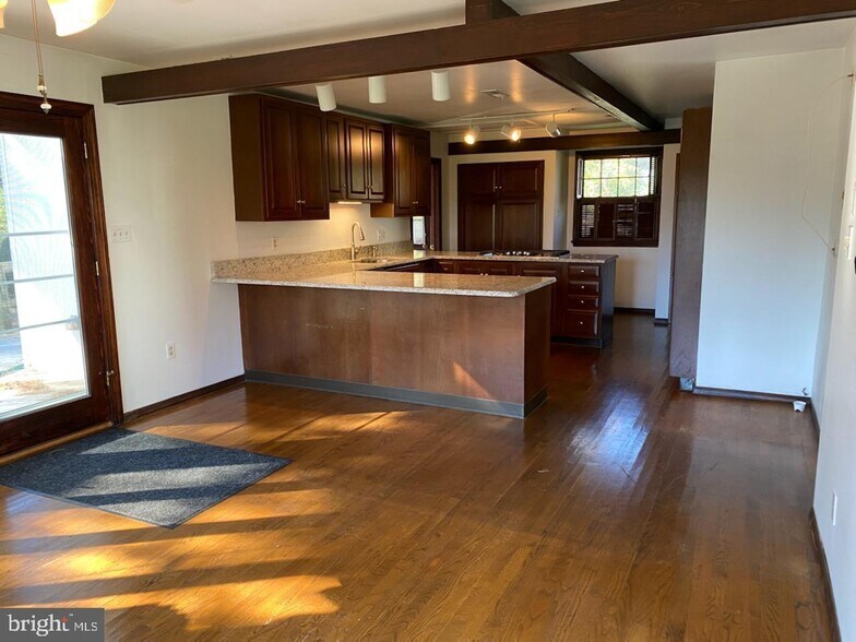 More Photos Of 1192 Middletown Rd, Media Restaurant For Sale