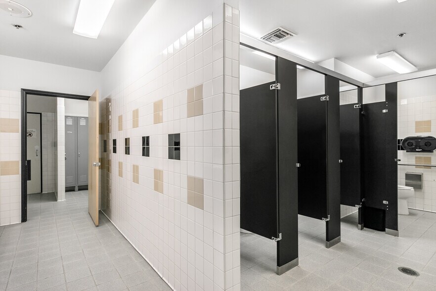 More Photos Of 4401 Fortune Pl, Melbourne Manufacturing For Lease