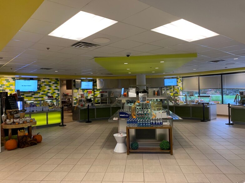 More Photos Of 75 N Fairway Dr, Vernon Hills Office For Sale