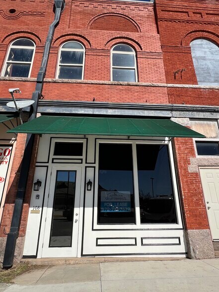 More Photos Of 101 N Broadway St, Hugo Freestanding For Lease