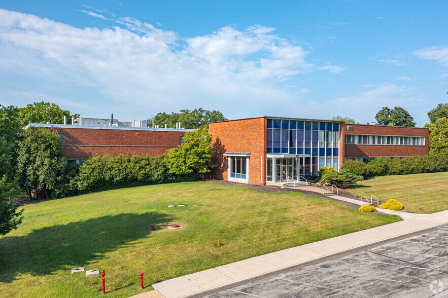 More Photos Of 984 Centre Rd, Wilmington Research And Development For Lease