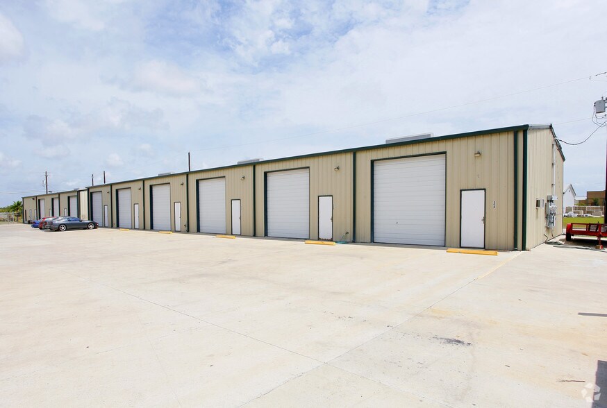 More Photos Of 6722 Kram St, Corpus Christi Warehouse For Lease